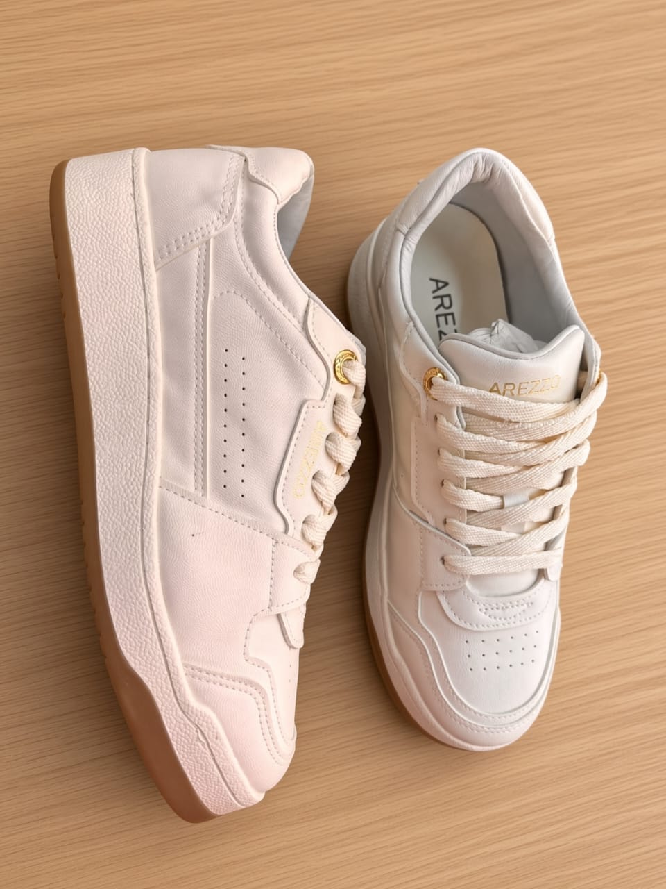 Tênis Arezzo Casual Rasteiro Couro Eco Crema White original