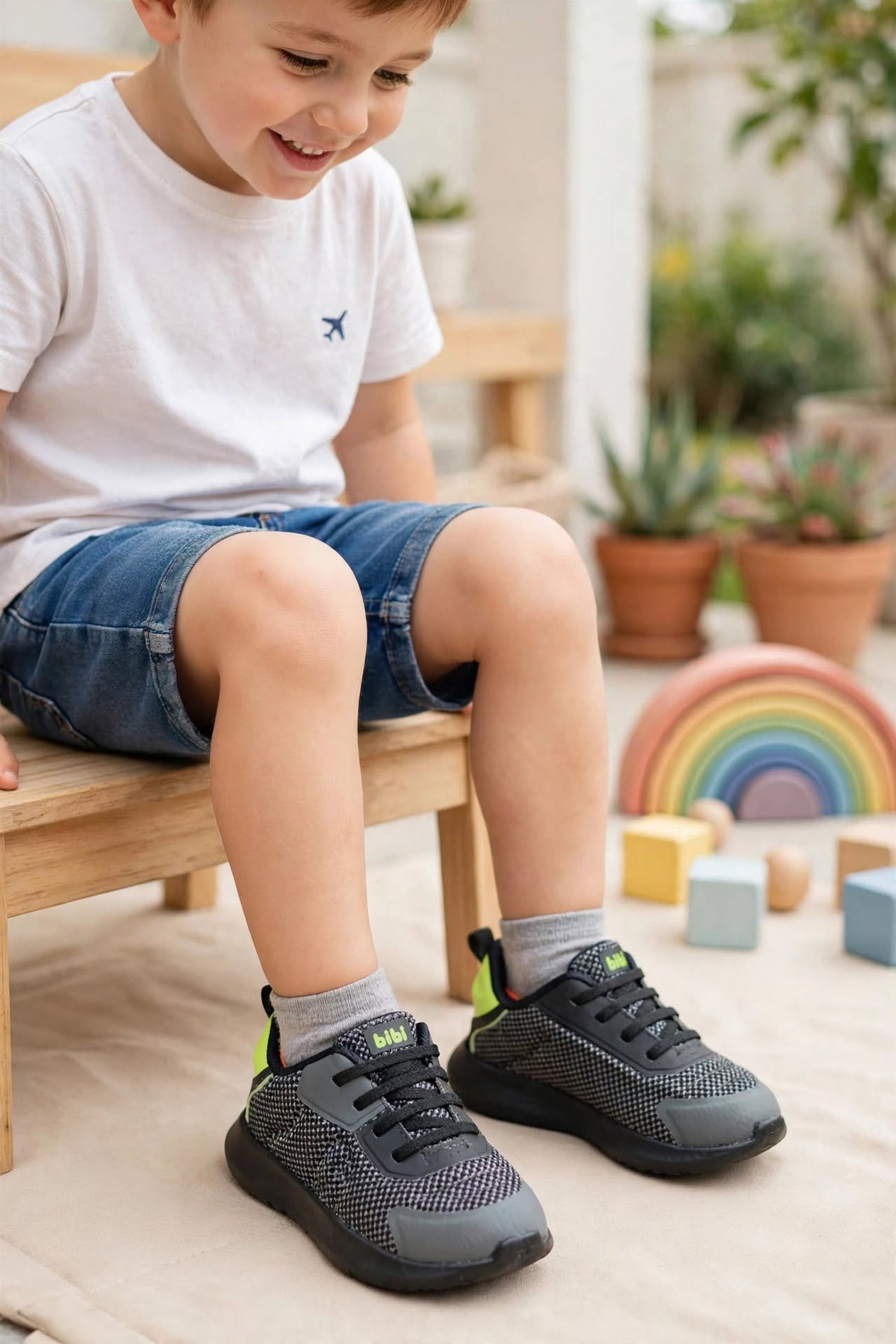 Tênis Infantil Bibi Esportivo Grafite e Preto com Detalhe Neon 
