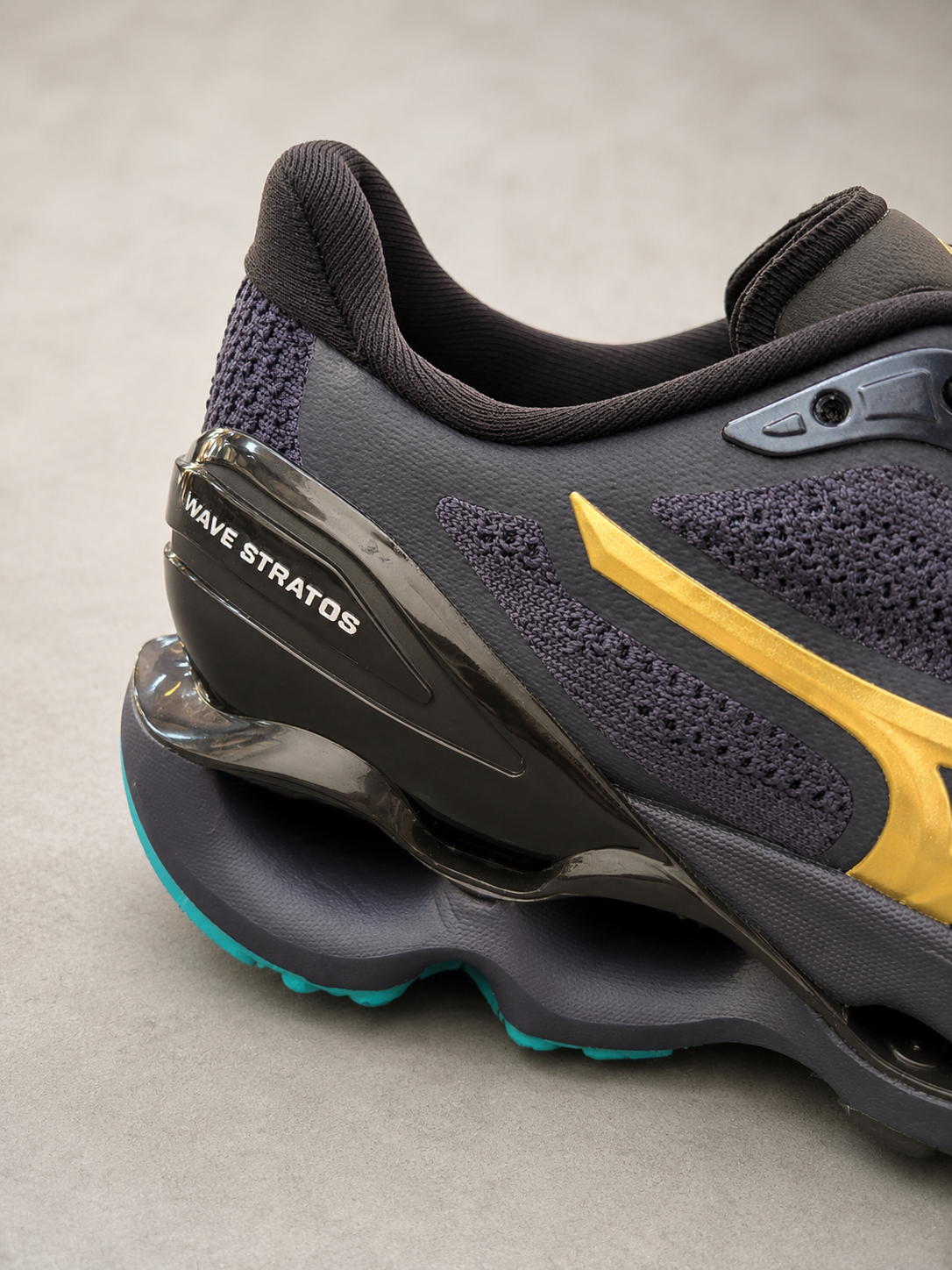 Mizuno Wave Stratos 4